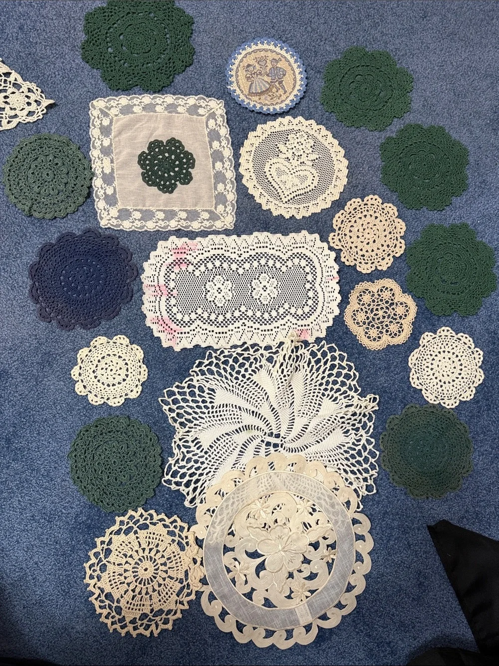 20 Vintage doilies